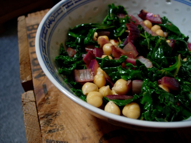 kale with chickpeas, red onion, and lemon